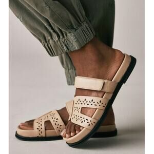 NEW Bibi Lou Cutout Slide Sandals
